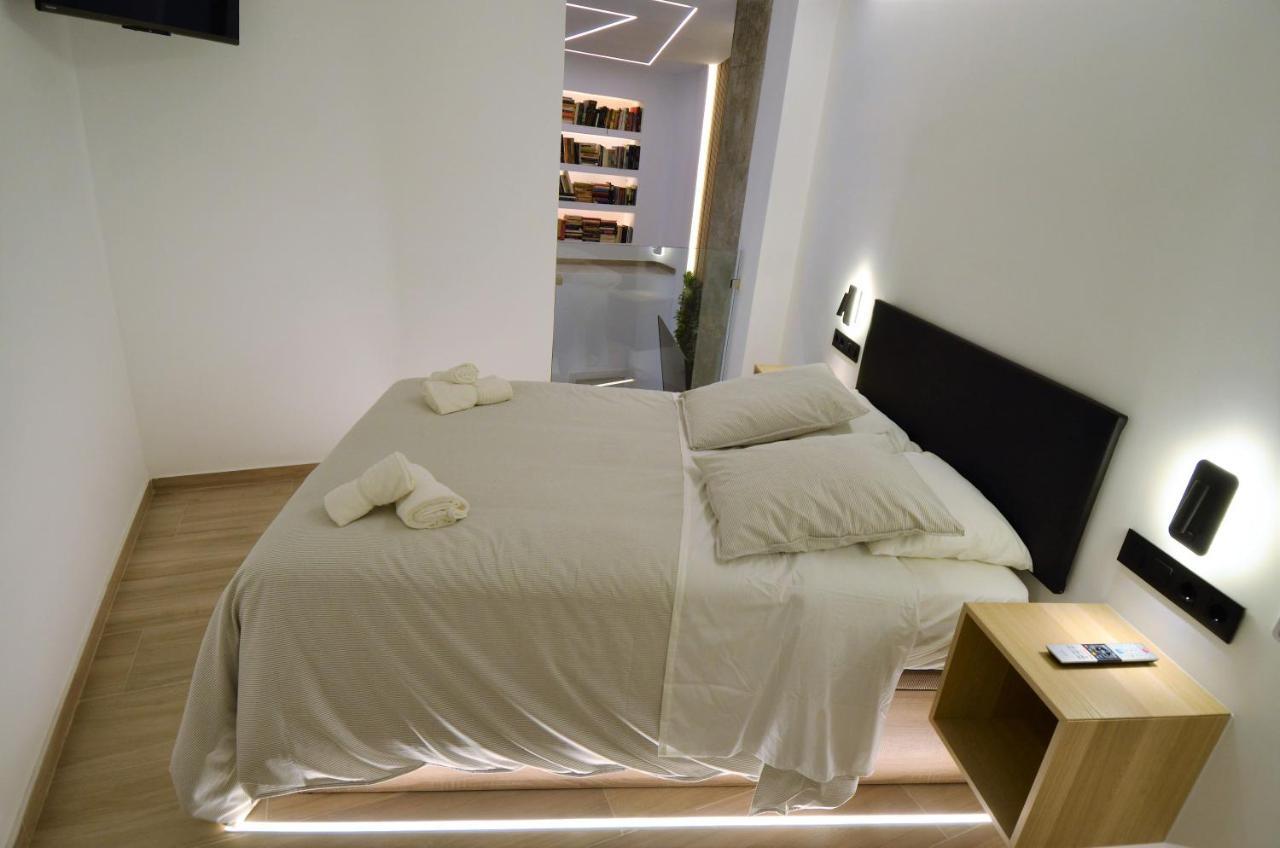 Biblioteca De Lujo En El Centro Historico De Malaga Apartman Kültér fotó