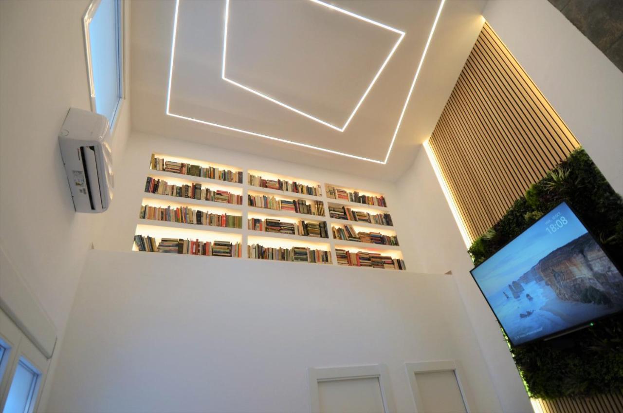 Biblioteca De Lujo En El Centro Historico De Malaga Apartman Kültér fotó